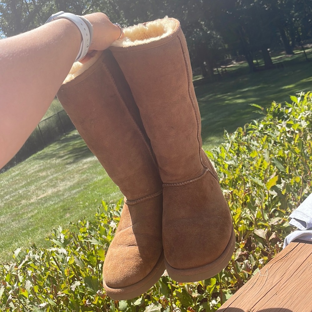 UGGS